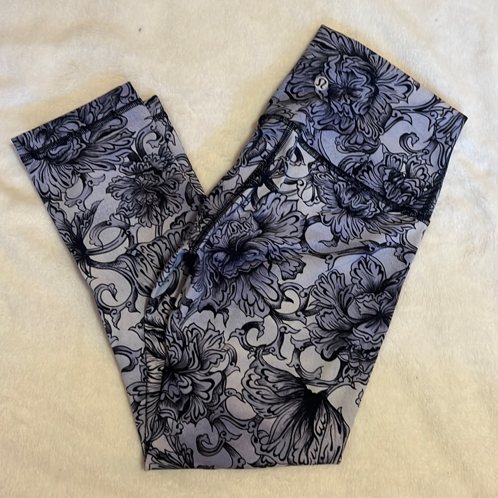 lululemon leggings, size 2, flower print, 21”,